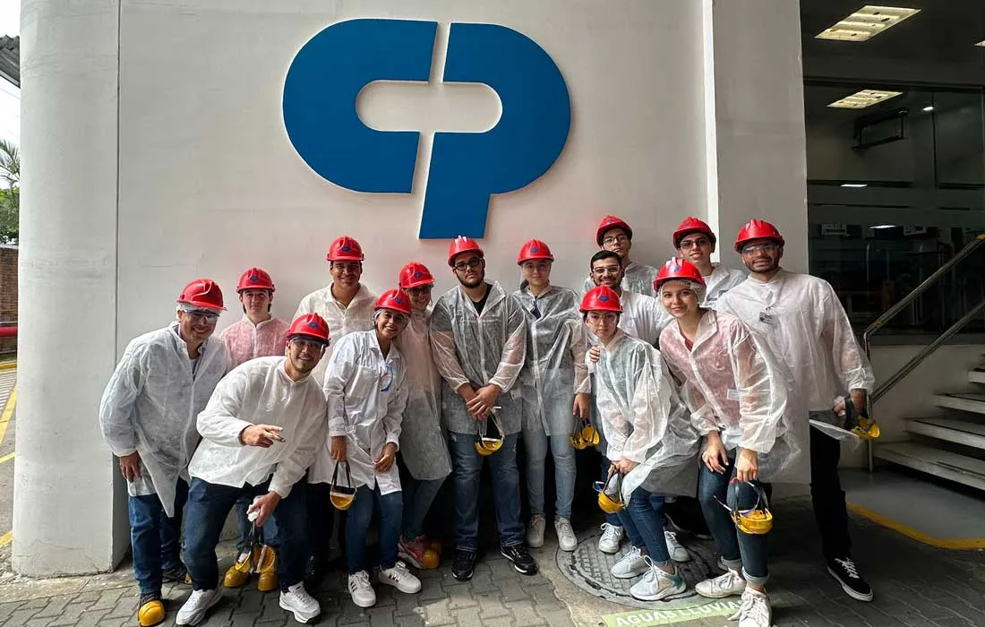 Estudiantes de Administración de Empresas visitaron la planta de producción de Colgate Estudiantes de Administración de Empresas visitaron la planta de producción de Colgate