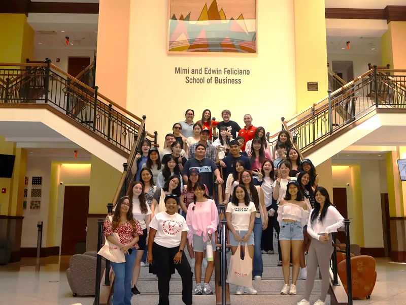 Conoce a los primeros javerianos en hacer el Disney International Tourism and Leisure Program