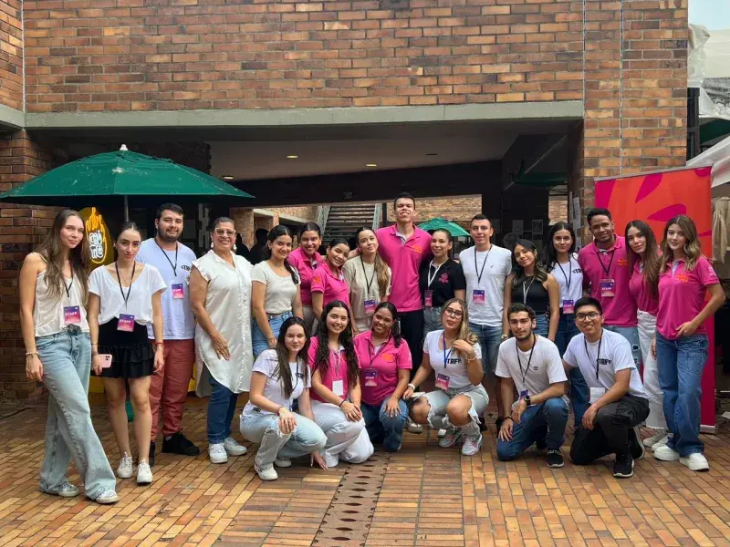 Gianluca Galeano y Laura Zamora, estudiantes de Mercadeo que aprovecharon la experiencia javeriana para su futuro profesional