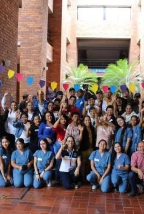 Fortaleciendo comunidades a través de la Nutrición y la Gastronomía Fortaleciendo comunidades a través de la Nutrición y la Gastronomía