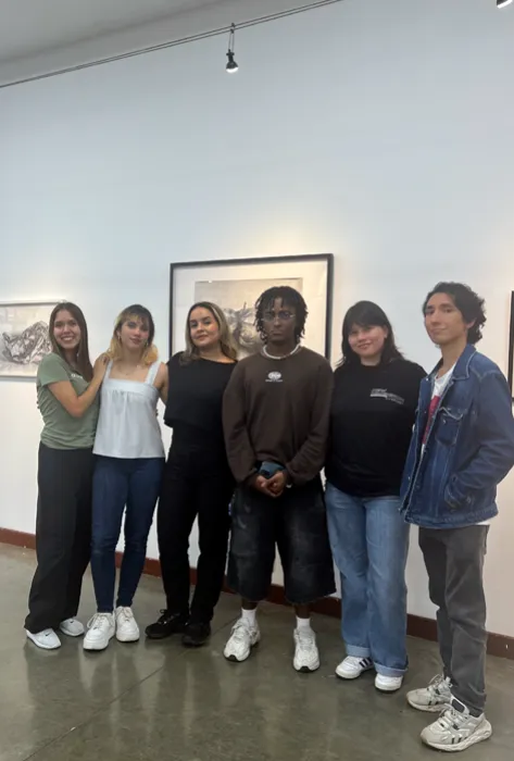 Estudiantes de Artes Visuales exploraron la memoria en la exposición 'Huellas entre lápiz y agua'